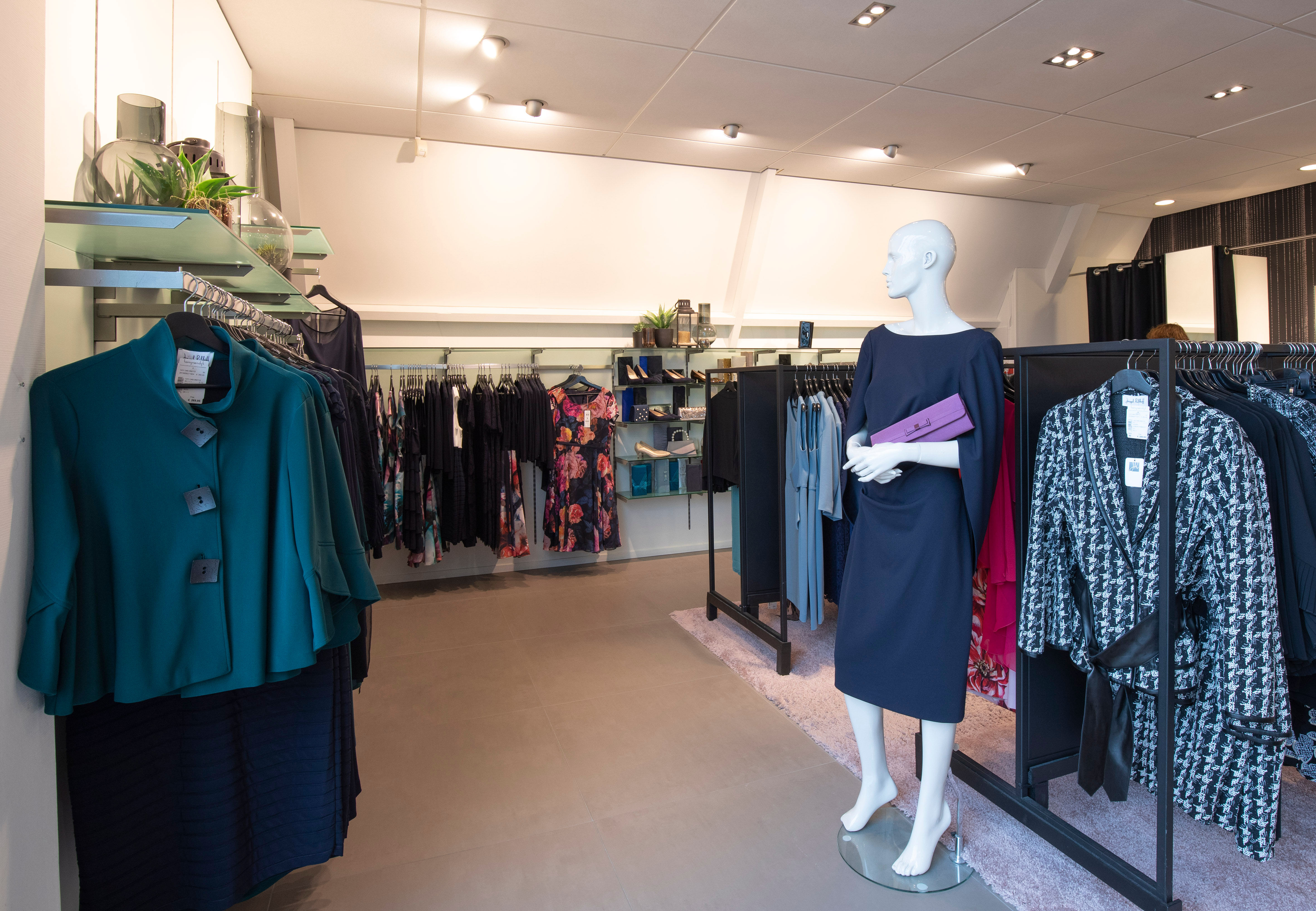 bevroren Edele Buurt Kleding voor een speciale gelegenheid bij Konijnendijk Mode