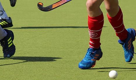 Close-up van hockeyspeler in actie