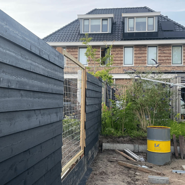 Schutting plaatsen: alle tips voor het plaatsen van houten schuttingen
