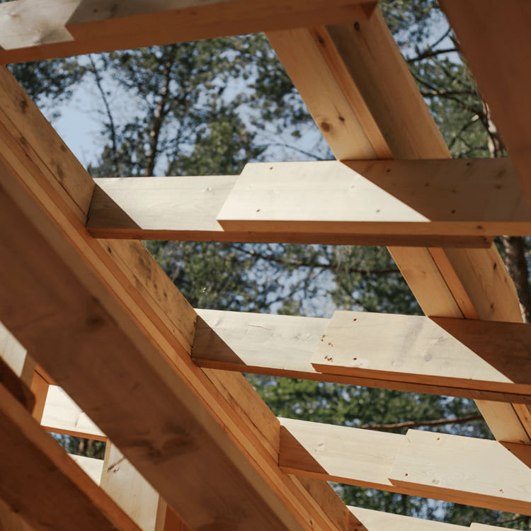 Houten constructies maken in huis: van frame tot afwerking